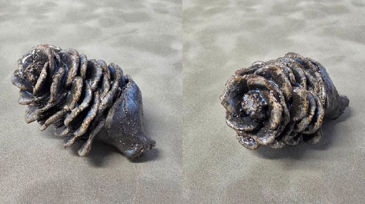Sculpt Mantle Pinecones